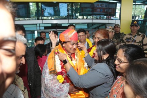 उदयपुर की पर्वतारोही बेटी मनस्वी अग्रवाल उदयपुर पहुंची, शहरवासियों ने स्वागत में बिछाए पल पांवडे