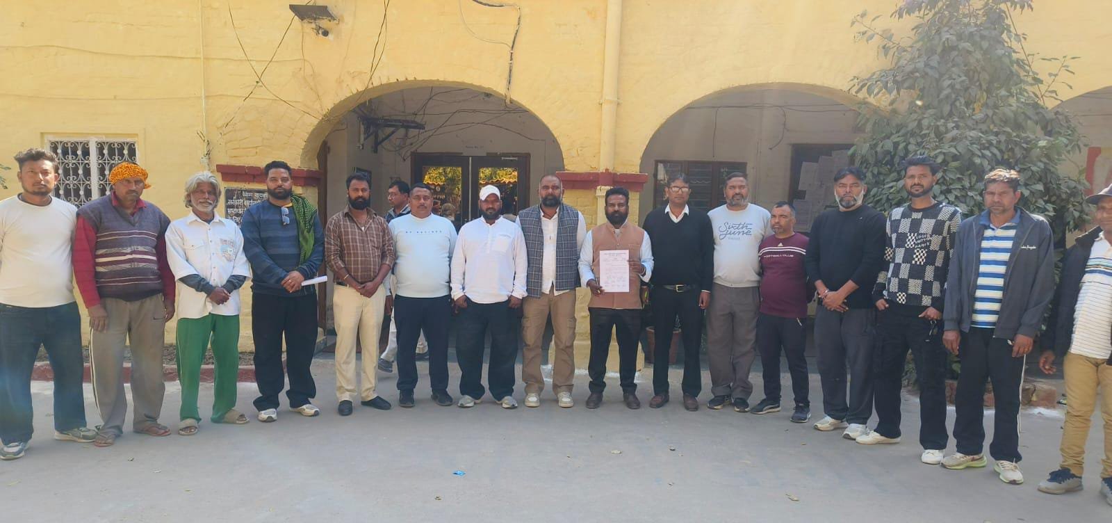 Sanitation Union Submits Memorandum to SDM, Threatens Strike