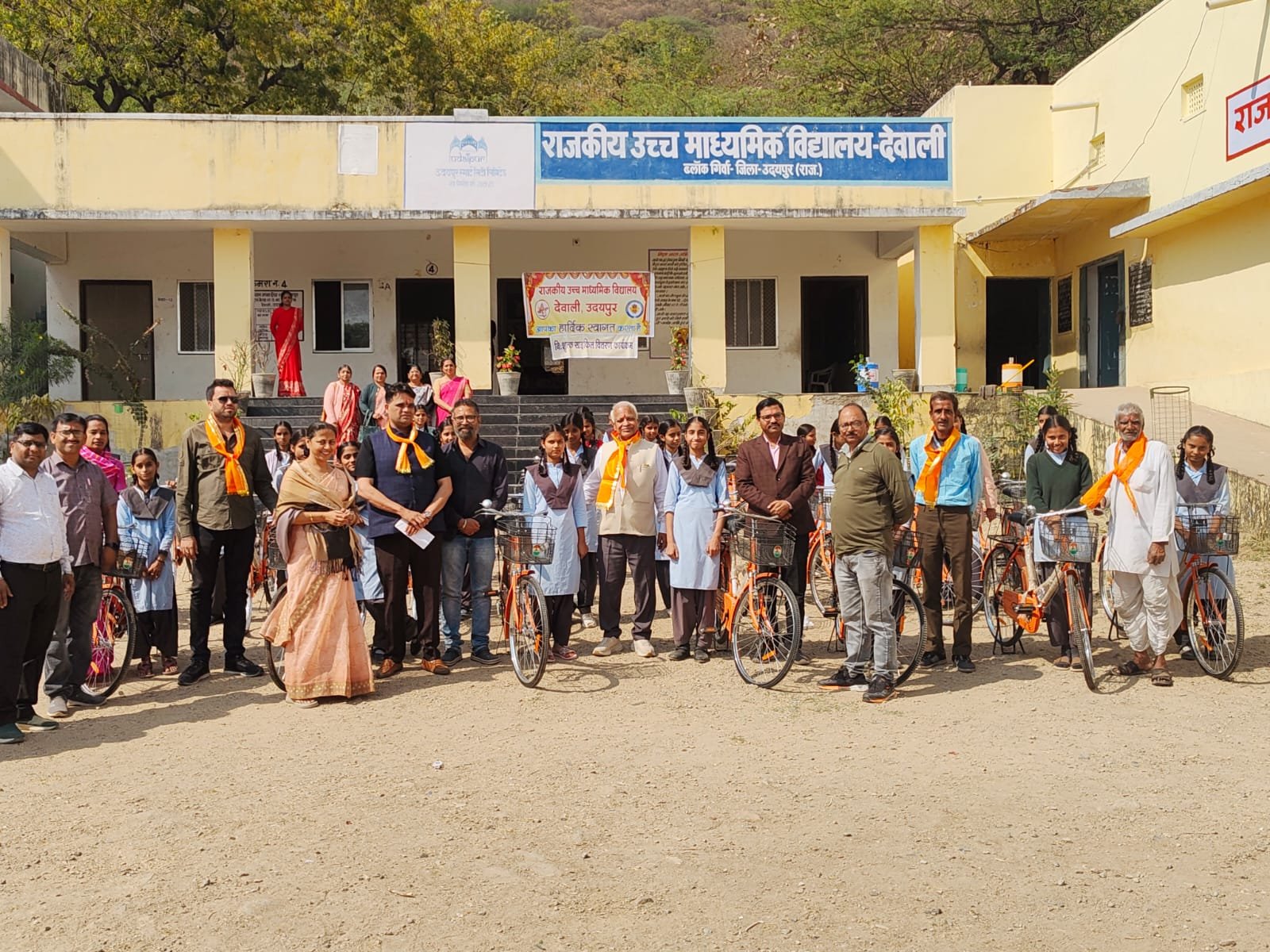 राजकीय उच्च माध्यमिक विद्यालय देवाली में निशुल्क साइकिल वितरण समारोह आयोजित