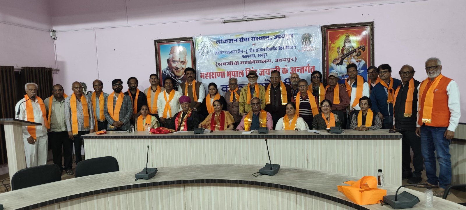 कवि सम्मलेन मे खूब जमा रंग बतीस कवियों के संग