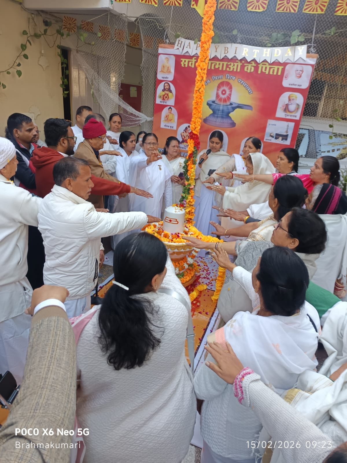 90 वी त्रिमूर्ति शिव जयंती के पर्व पर ब्रह्माकुमारीज़ मोती मगरी स्कीम सेंटर पर शिव ध्वज फहराया गया एवम प्रतिज्ञा कराई