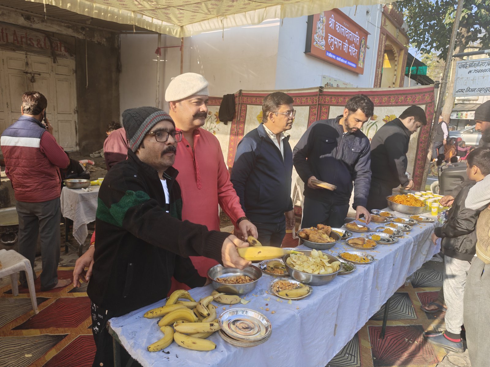 महाशिवरात्रि पर उमड़ा आस्था का सैलाब, हजारों श्रद्धालुओं ने लिया भोले प्रसाद का लाभ