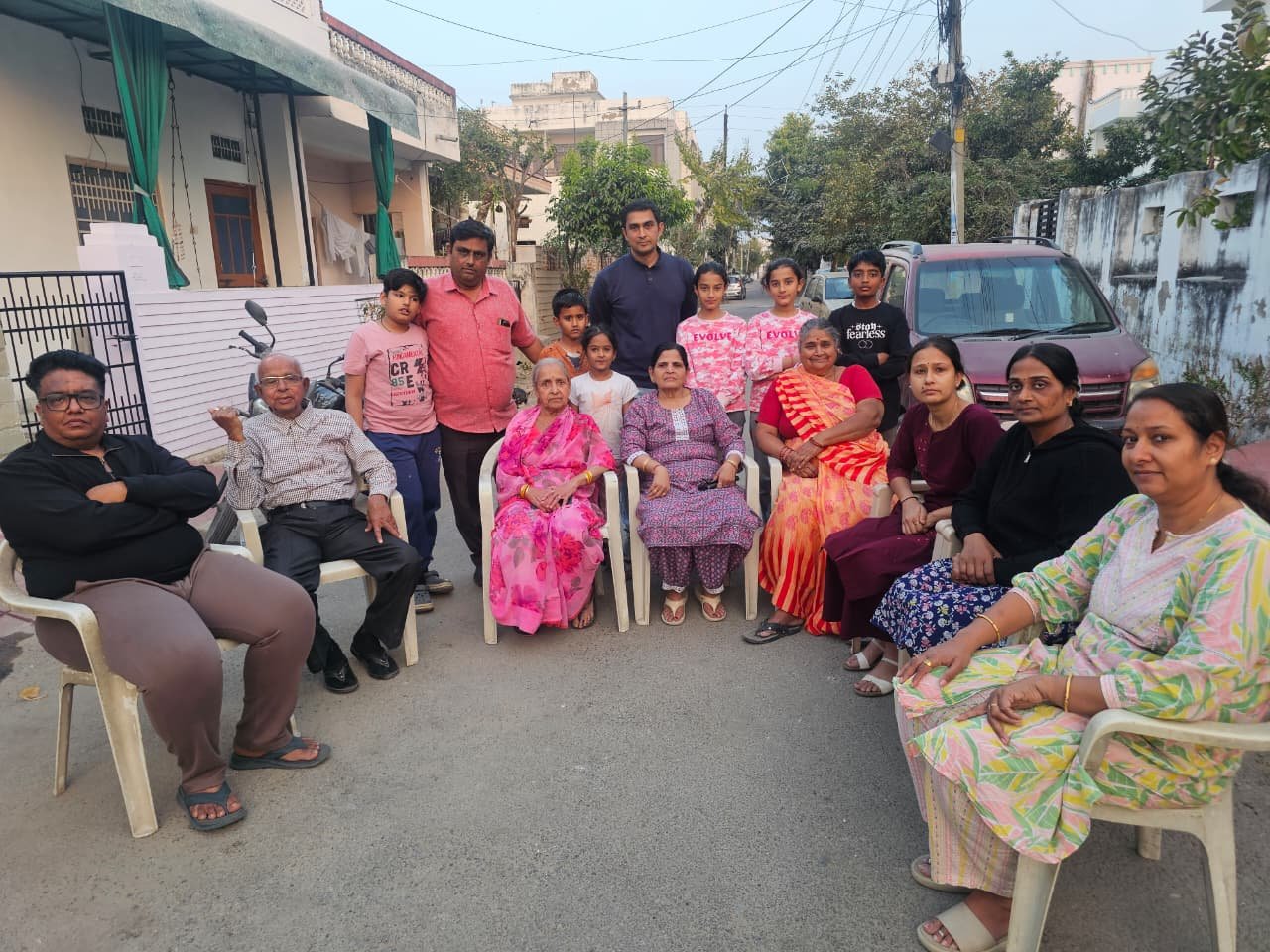 “If You Can’t Remove the Dogs, Then Relocate the Humans!” — Tilak Nagar Residents Voice Strong Protest