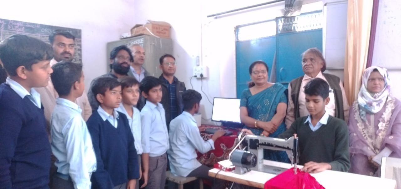 रमजान में सामग्री वितरण हेतु 250 जरुरतमंदो परिवारों ने भरे फॉर्म, सिलाई मशीन और कंप्यूटर भेट किए
