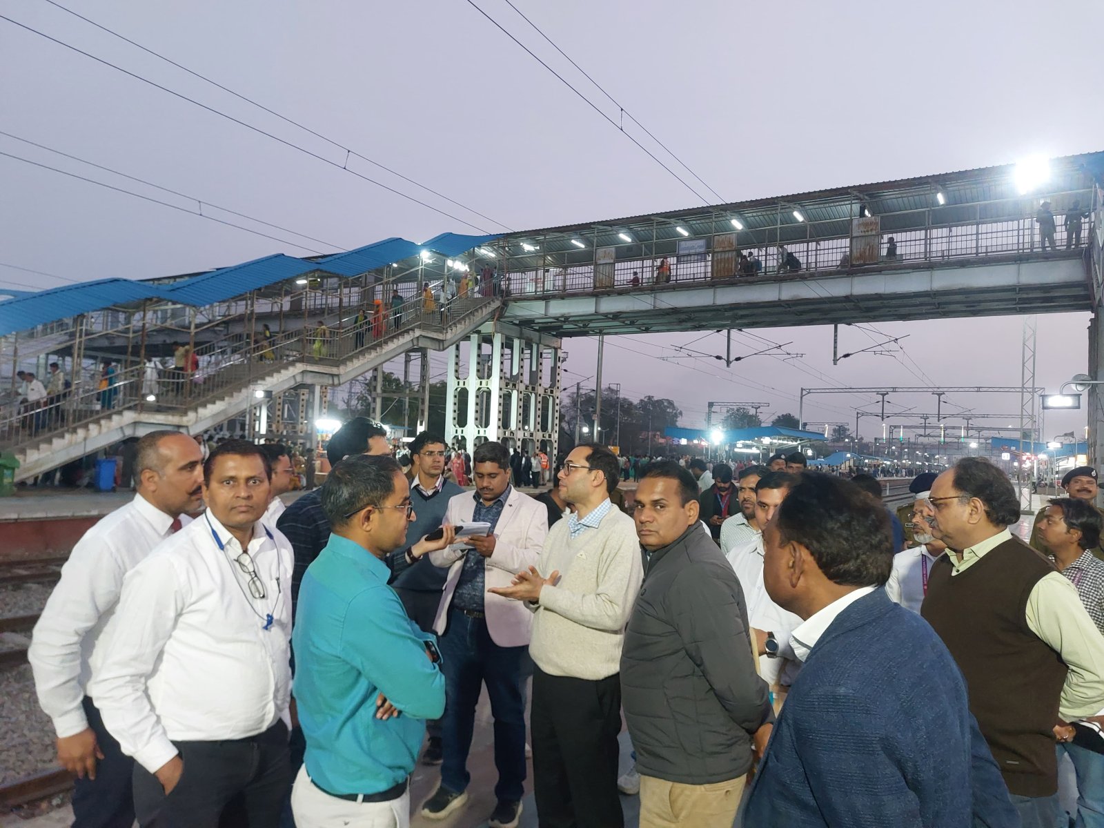 प्रसिद्ध खाटूश्याम जी मेले की तैयारियों को लेकर जयपुर डीआरएम रवि जैन ने रिंगस स्टेशन का दौरा किया