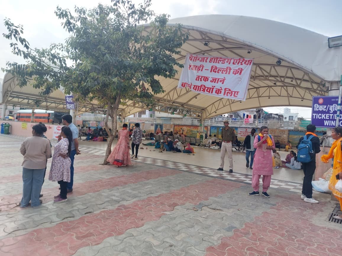 खाटूश्याम जी जाने वाले श्रद्धालुओं की रींगस रेलवे स्टेशन पर उमड़ रही भीड़