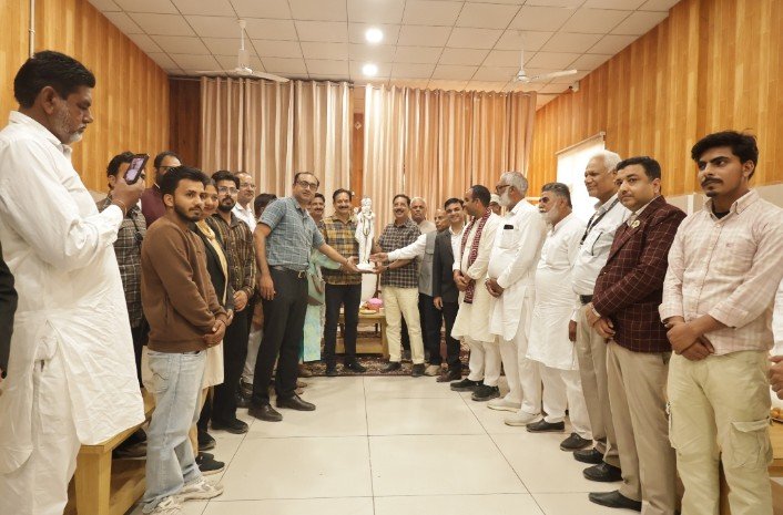 लोकसभा स्पीकर के ओएसडी राजीव दत्ता का एसकेडी यूनिवर्सिटी में नागरिक अभिनंदन
