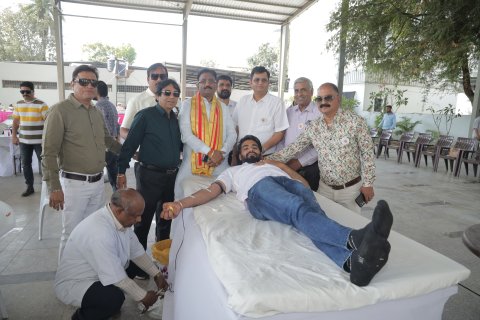 #####उदयपुर होलसेल गोल्ड ज्वैलर्स एसोसिएशन एवं परमार्थ सेवा संस्थान द्वारा यशवन्त आंचलिया के जन्मदिन पर रक्तदान शिविर एवं होली के रंग कवियों के संग कवि सम्मेलन आयोजित