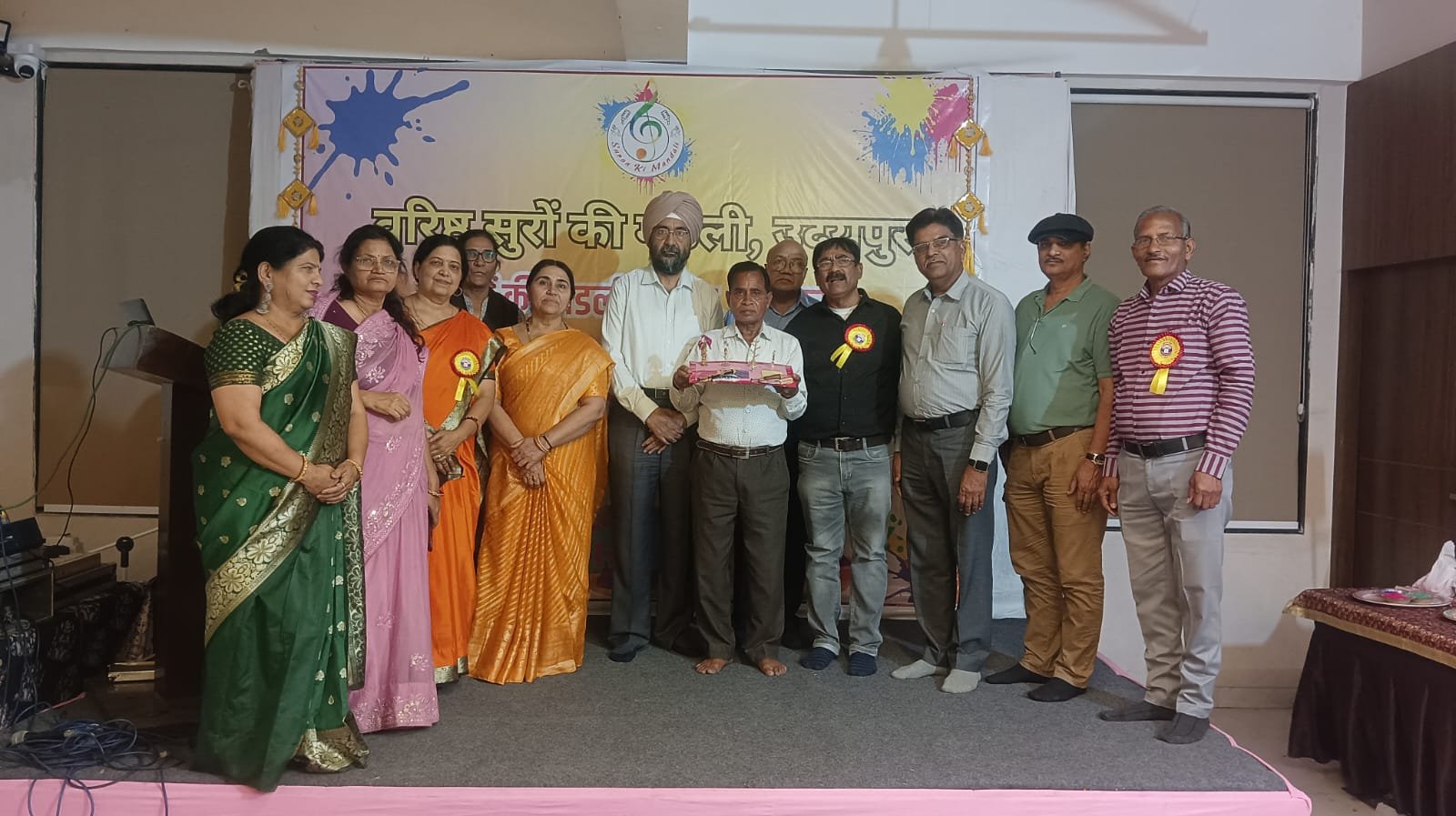 वरिष्ठ सुरों की मण्डली द्वारा गीतों की फुहार के साथ होली मिलन समारोह आयोजित