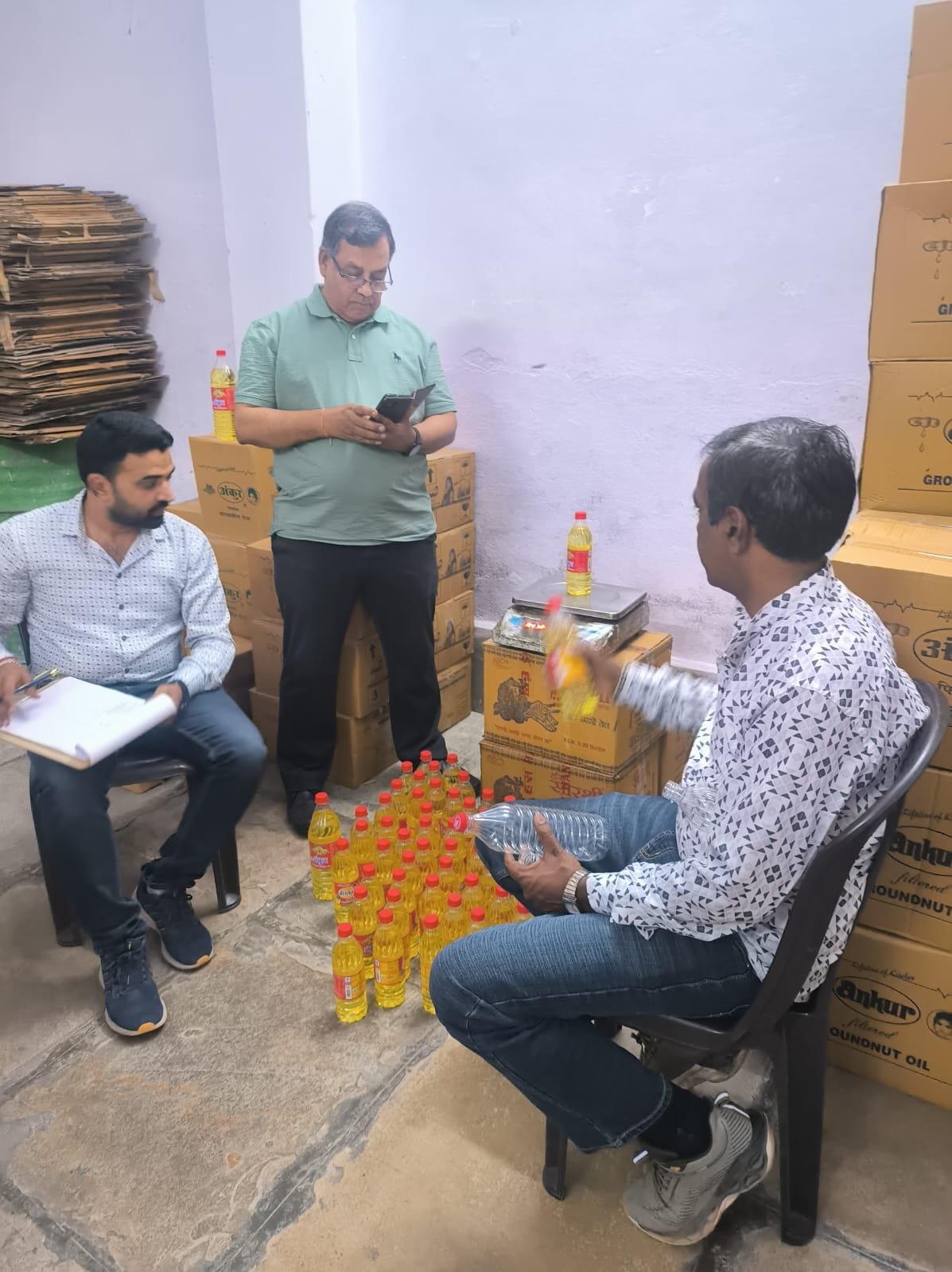 विधिक माप विज्ञान विभाग ने की पैकेजिंग सामग्री की जांच