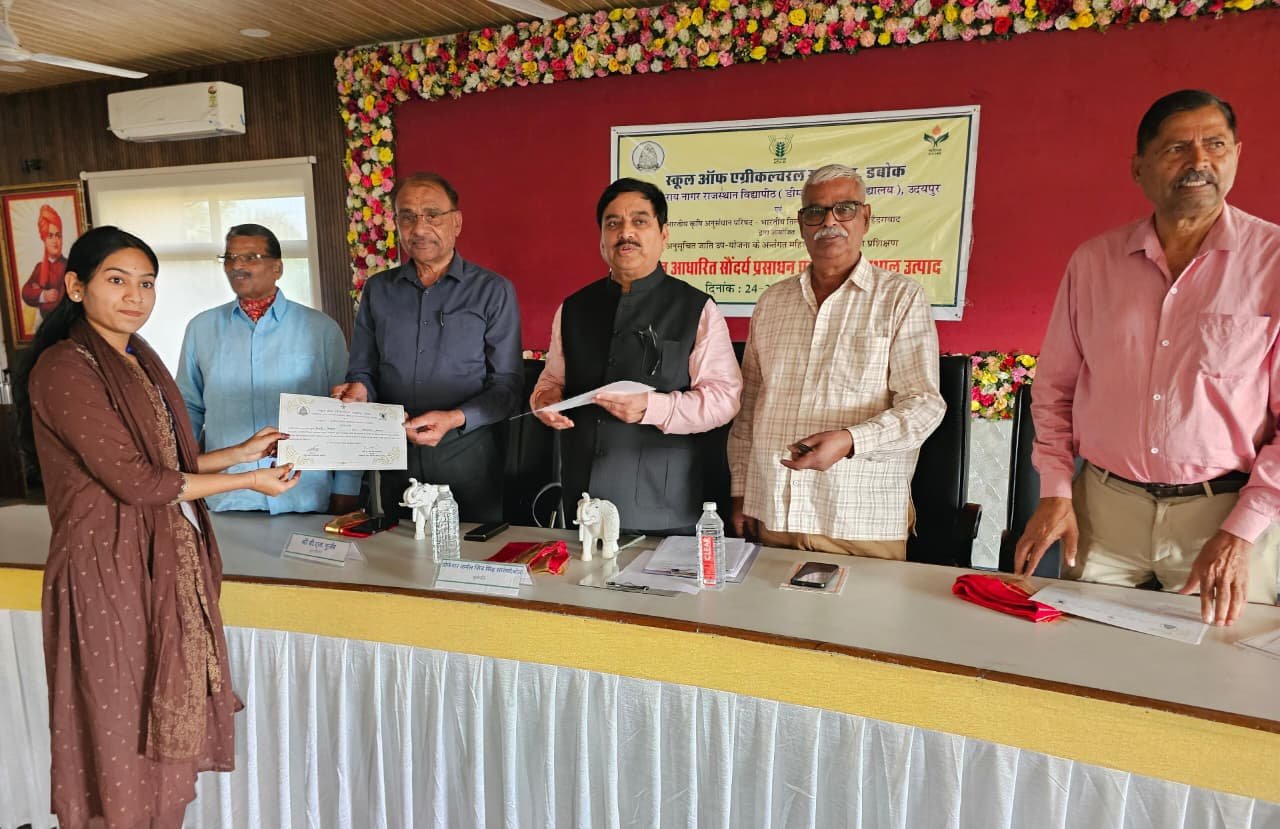 विद्यापीठ - ’तेल आधारित सौंदर्य उत्पाद पर आयोजित पांच दिवसीय प्रशिक्षण का हुआ समापन