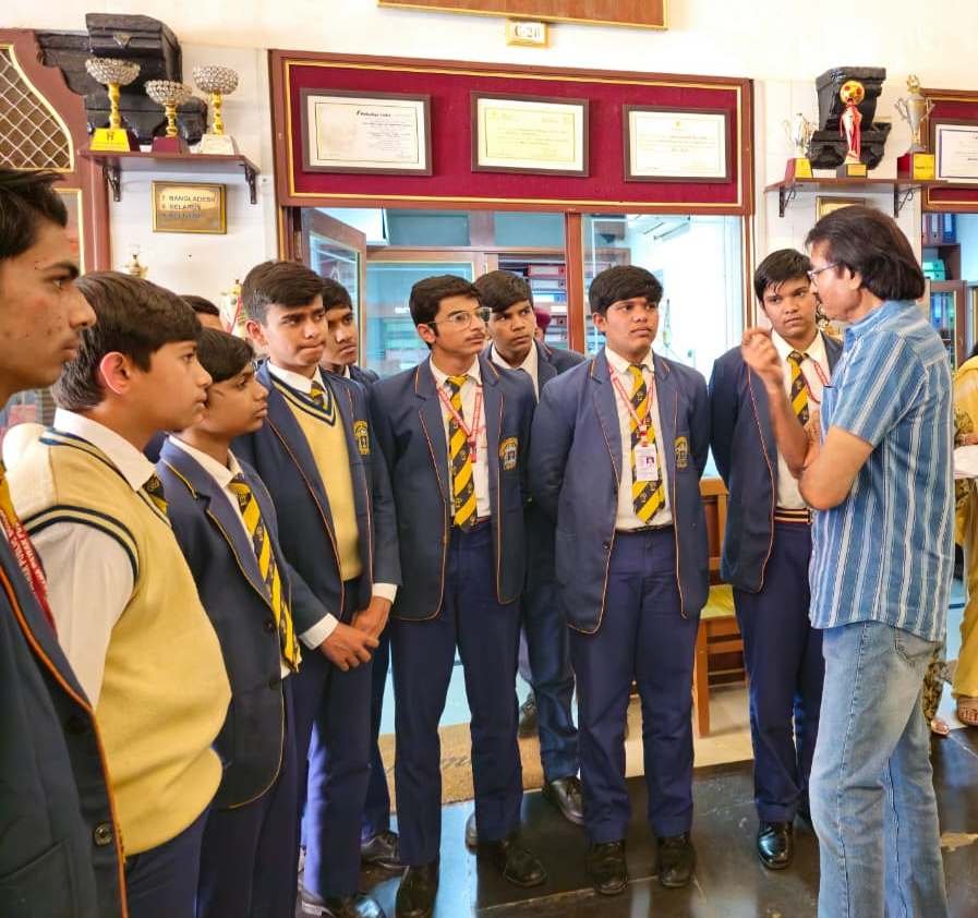 पूर्व फील्ड हॉकी खिलाड़ी सुजीत कुमार का महाराणा मेवाड़ पब्लिक स्कूल में भव्य स्वागत