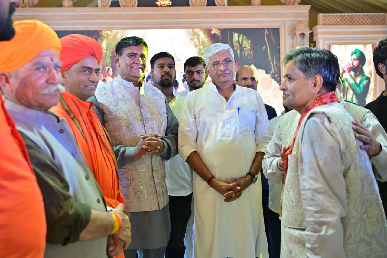 जैसलमेर में 144 वर्ष बाद किले से बाहर आई ’दिव्य चादर’