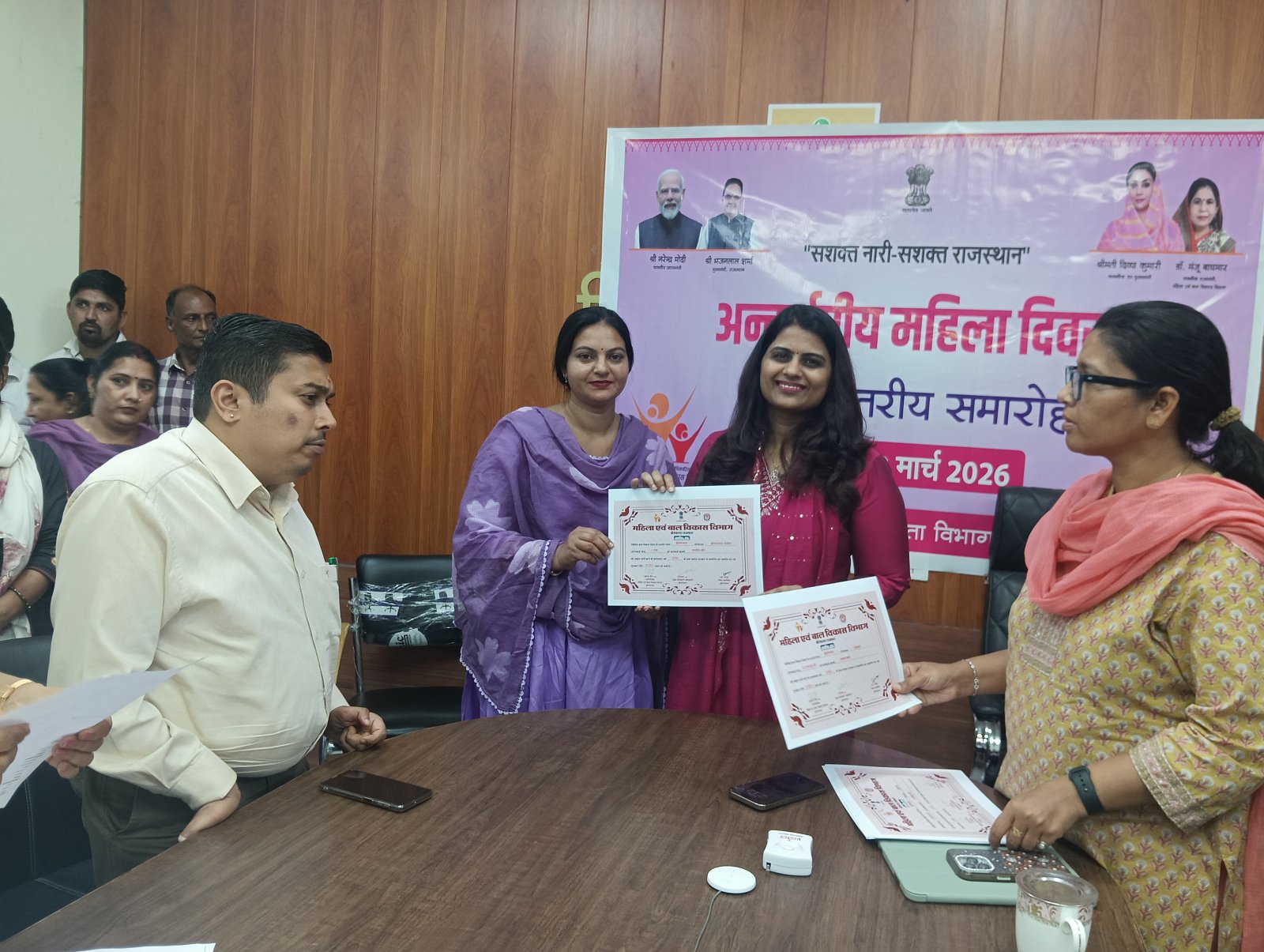 अंतरराष्ट्रीय महिला दिवस पर उत्कृष्ट कार्य करने वाली महिलाओं का सम्मान