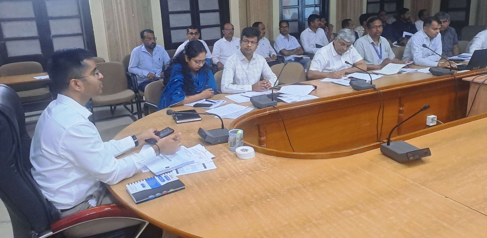 बजट घोषणाओं की अनुपालना पर विस्तार से समीक्षा- समय सीमा में करें पालना - जिला कलक्टर