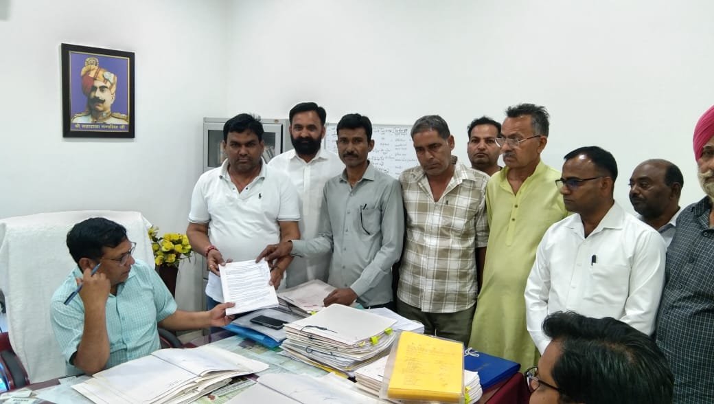 रिद्धि सिद्धि आशियाना कॉलोनी में 60 फुट की सड़कों पर कब्जे हटाओ! मास्टर प्लान संघर्ष समिति ने किया प्रदर्शन