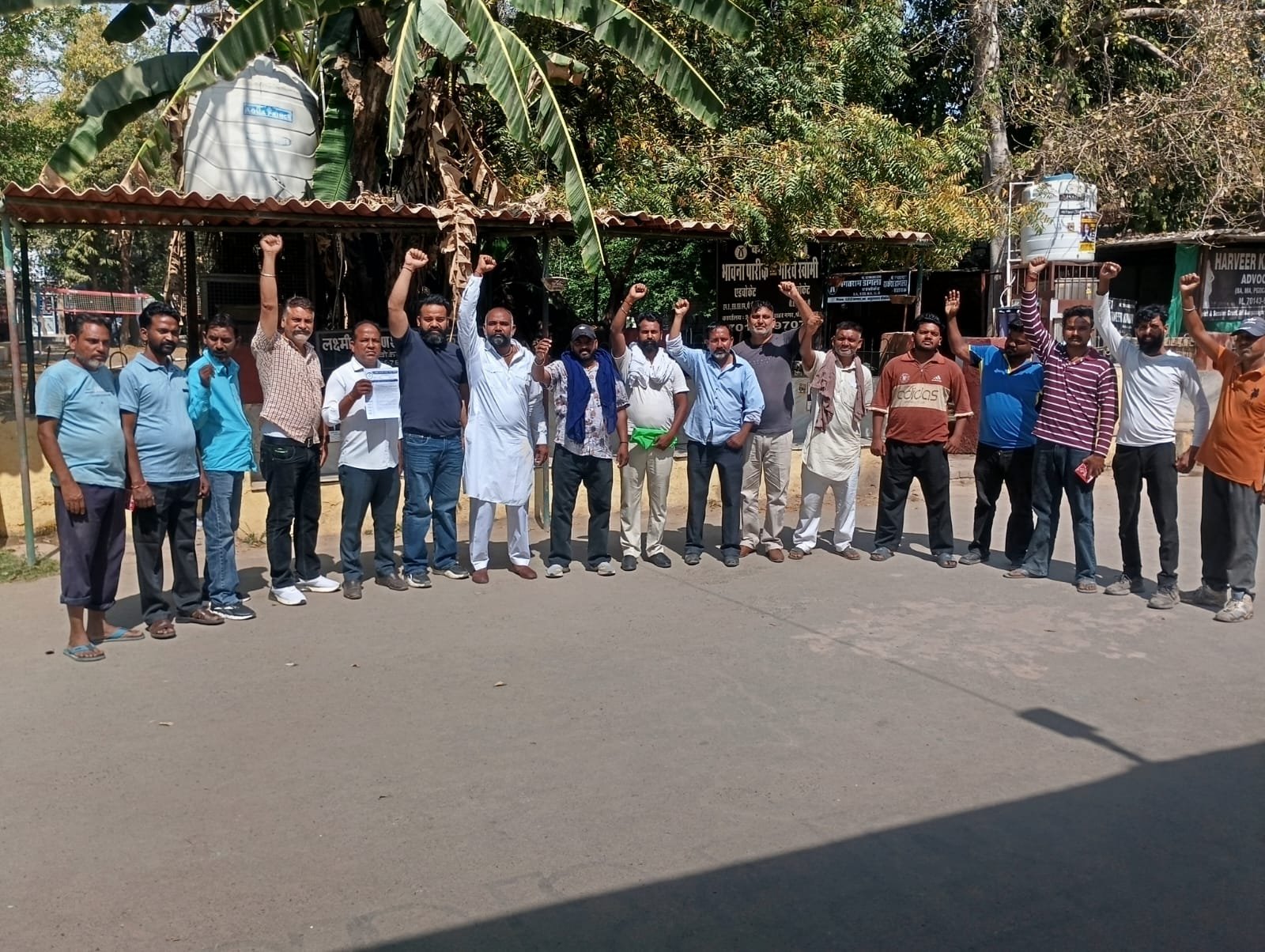 सफाई कर्मचारी यूनियन ने समझौता वार्ता का निस्तारण नहीं होने पर अति0 जिला कलक्टर रीना छिंपा को सौंपा सफाई कार्य ठप्प का ज्ञापन