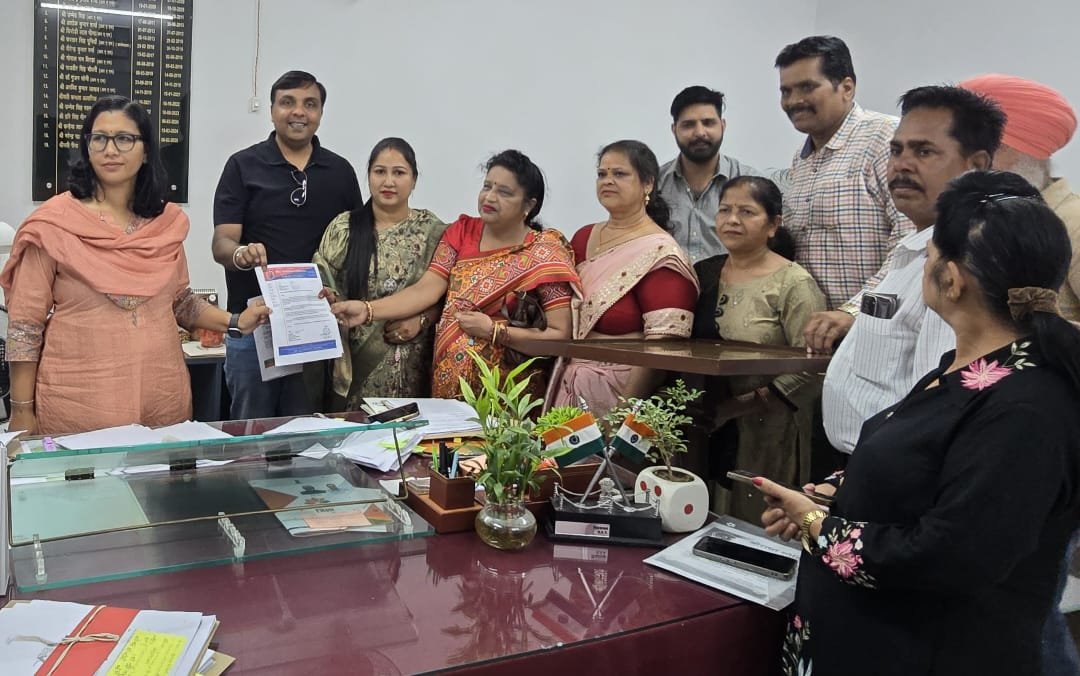 विश्व मानवाधिकार एसोसिएशन और श्री राधा गोविंद सेवा फाउंडेशन ने जिला प्रशासन को सौंपा ज्ञापन