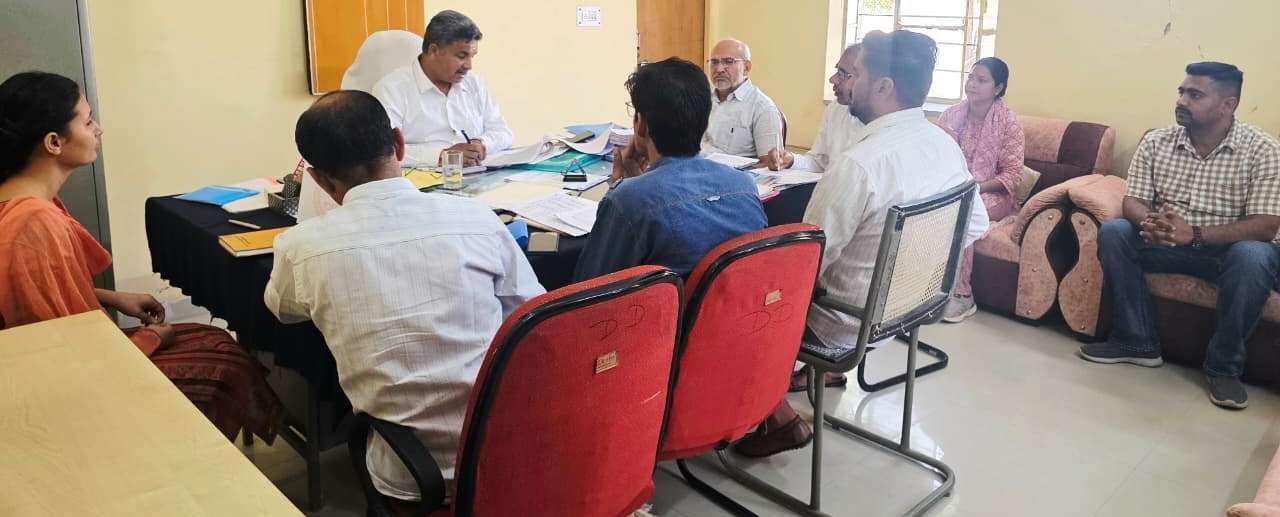 अतिरिक्त निदेशक ने की जैसलमेर में कृषि योजनाओं की विस्तृत समीक्षा