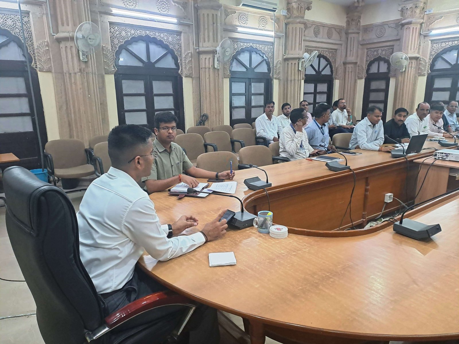 बजट घोषणाओं की अनुपालना पर विस्तार से समीक्षा- समय सीमा में करें पालना - जिला कलक्टर
