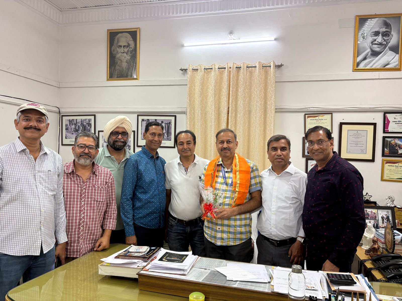 St. Paul’s School 1988 Batch Honors RNT Principal Dr. Rahul Jain