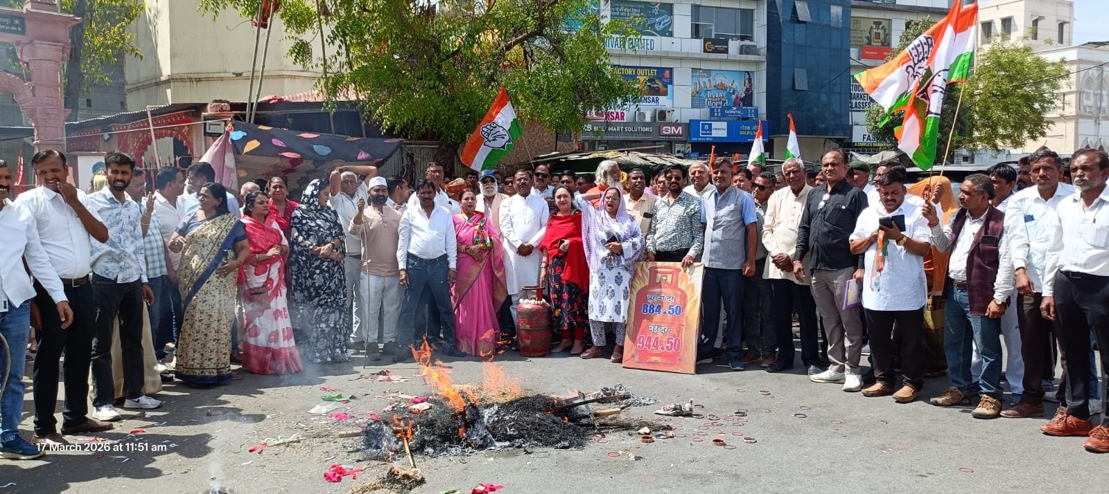 ईंधन संकट और महंगी गैस के खिलाफ कांग्रेस का उग्र प्रदर्शन