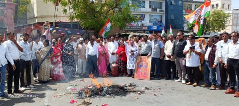 ईंधन संकट और महंगी गैस के खिलाफ कांग्रेस का उग्र प्रदर्शन