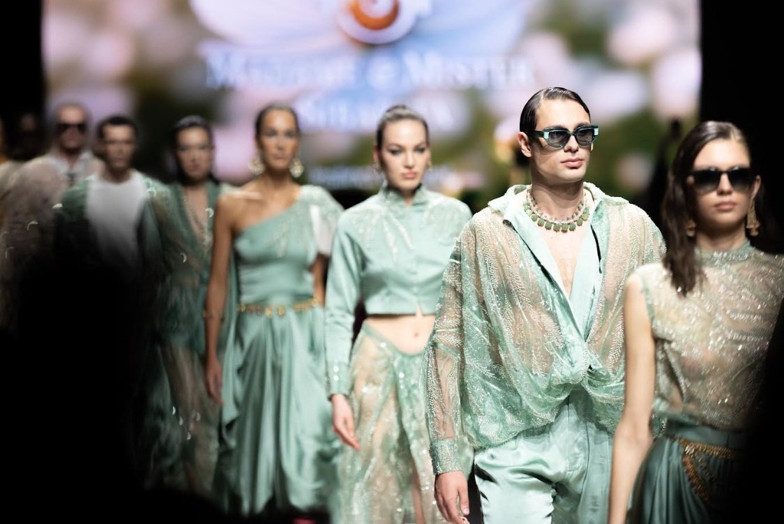 Moscow Fashion Week में दुनिया भर के टैलेंट और भारतीय-प्रेरणा वाले कलेक्शन पेश किए गए