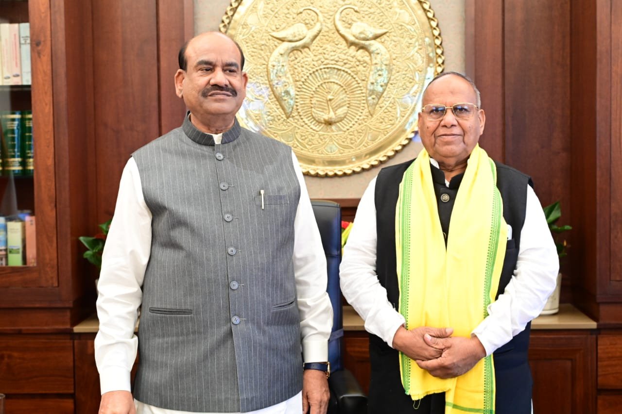 सांसद गरासिया ने की लोकसभा अध्यक्ष से आदिवासी क्षेत्रों के विकास पर चर्चा