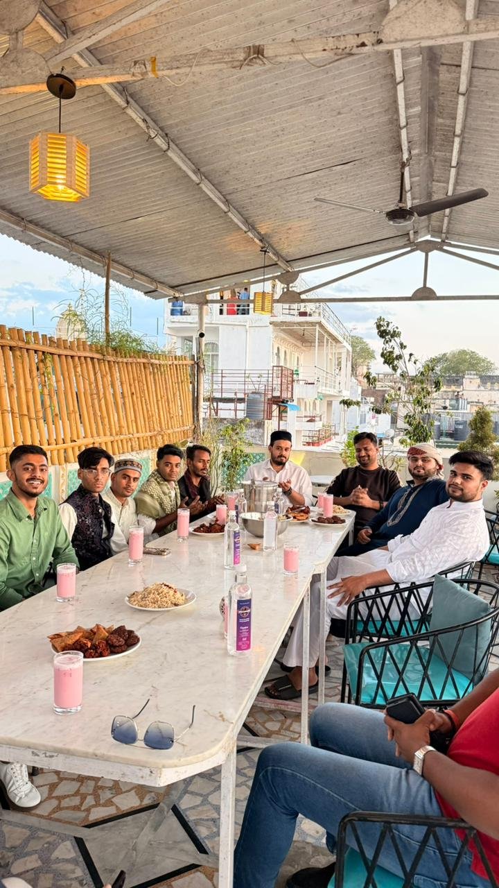 उदयपुर में युवाओं की इफ़्तार पार्टी, भाईचारे और तरक्की की दुआ