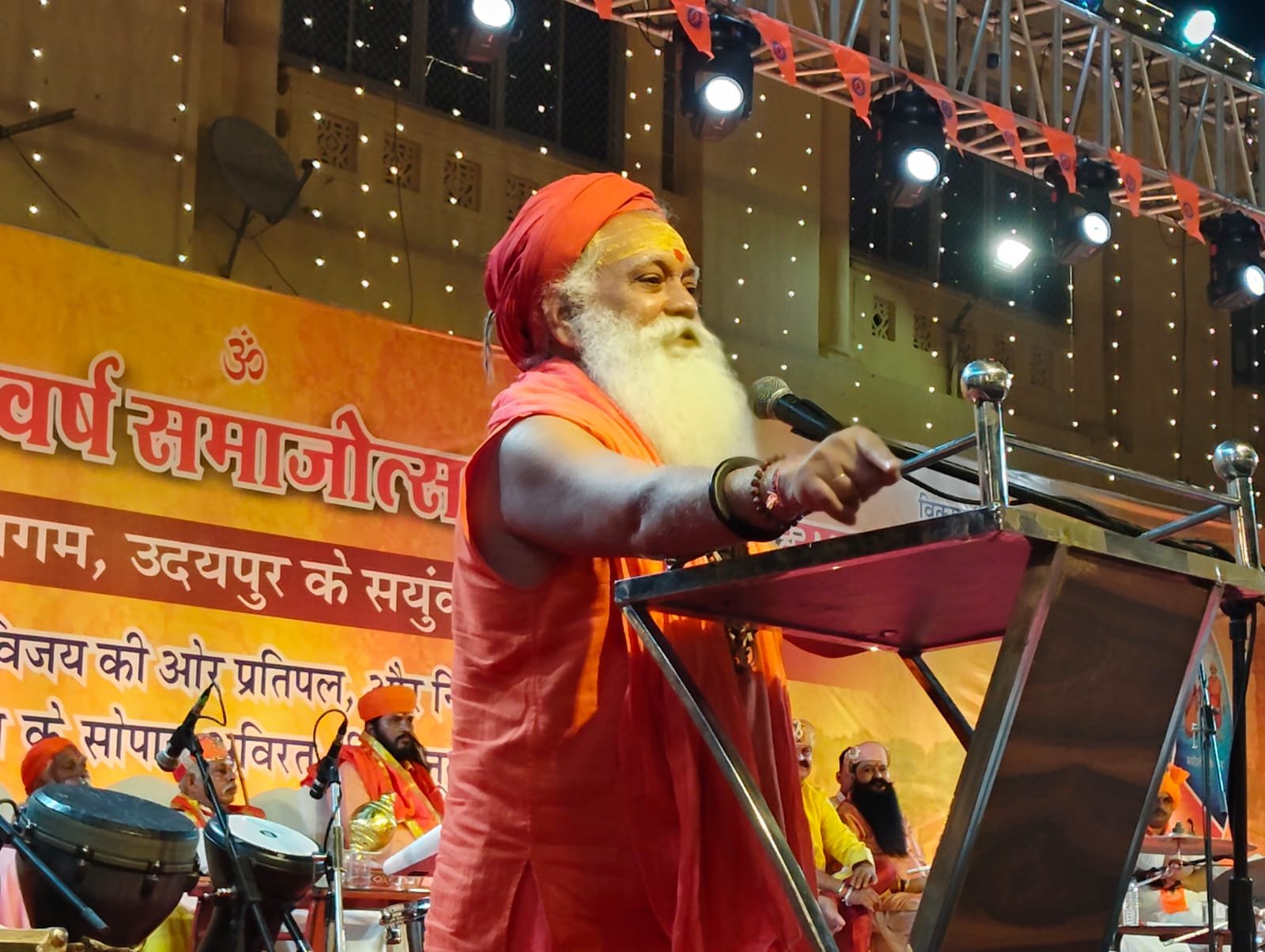 भव्य शोभायात्रा में उमड़ा जनसैलाब, भगवामय हुआ उदयपुर