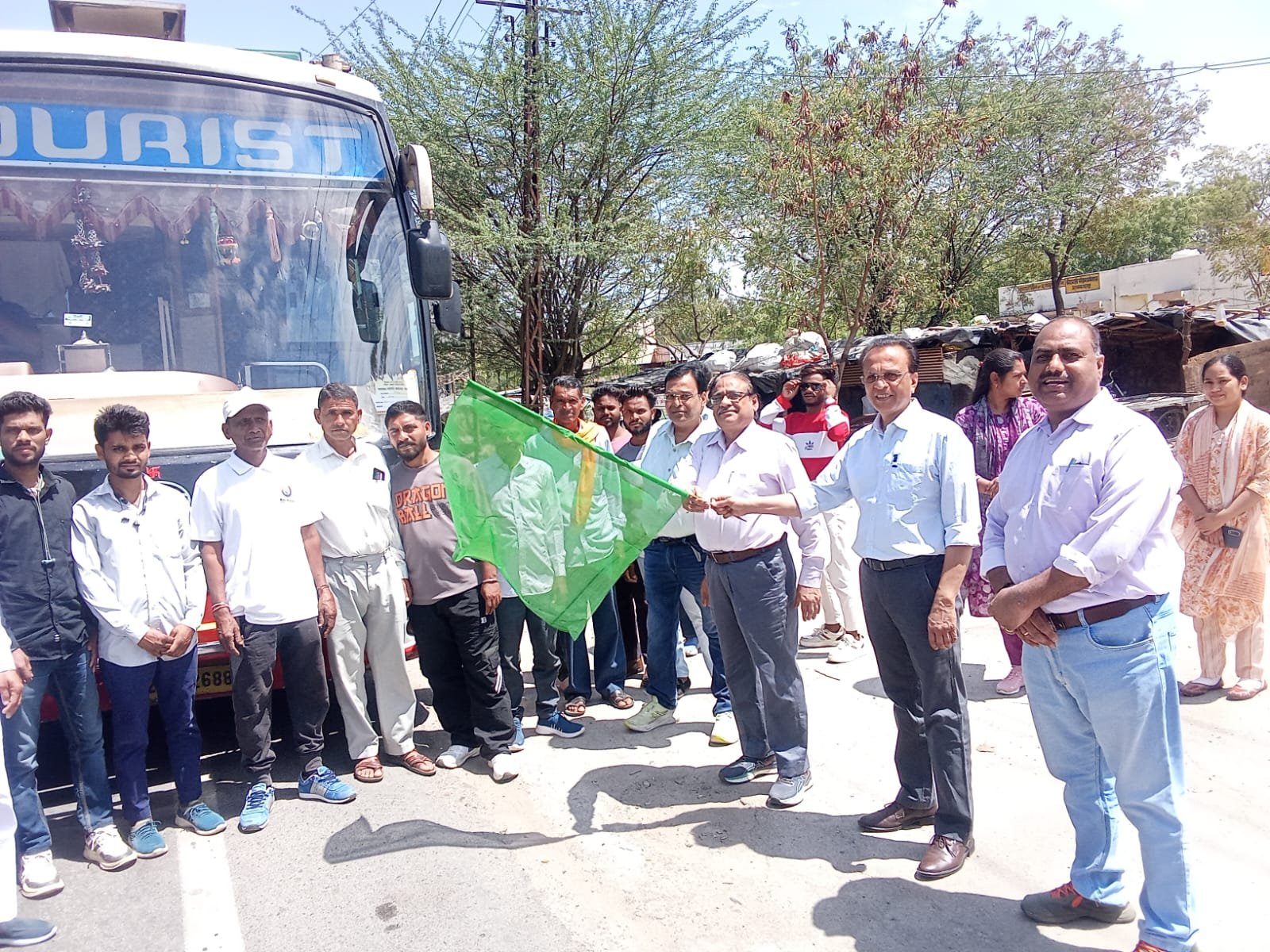 Farmers’ Exposure Visit Flagged Off to Learn Modern Agricultural Techniques
