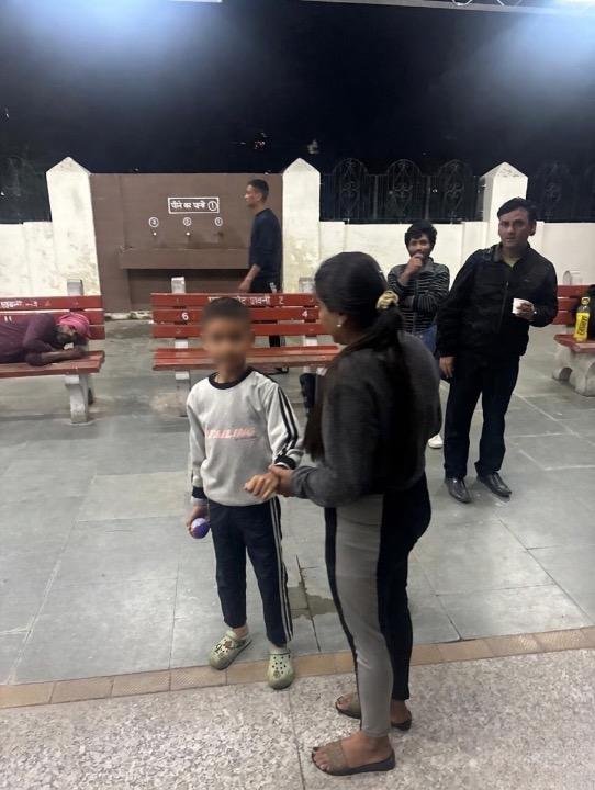 पठानकोट कैंट में आरपीएफ और पॉइंट्स मैन की मुस्तैदी से बिछड़ा बच्चा परिवार से मिला जम्मू मंडल ने पेश की मानवीय सतर्कता की मिसाल