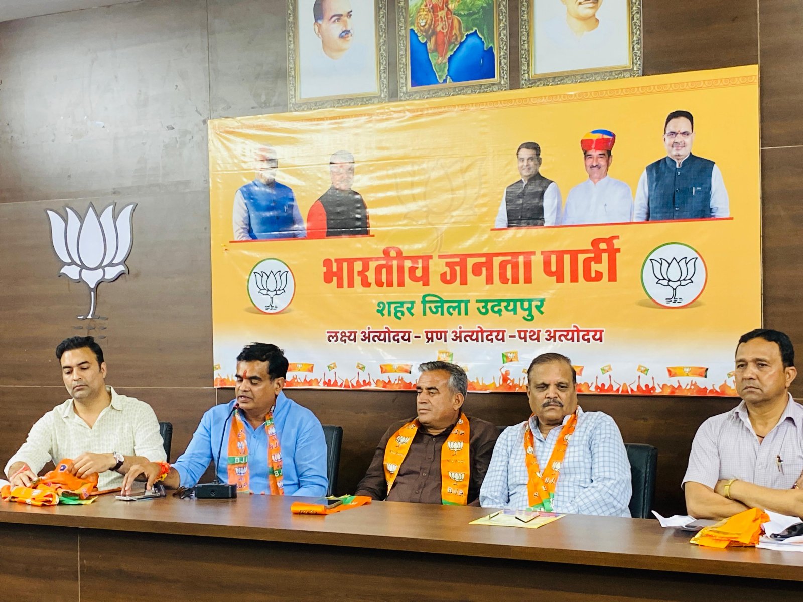 भाजपा शहर जिला की बैठक सम्पन्न, होली मिलन समारोह व स्थापना दिवस कार्यक्रमों पर हुई चर्चा