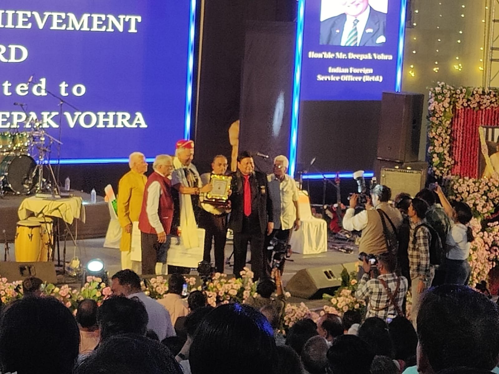 Dr. Deepak Vohra Receives First Indira Murdia Lifetime Achievement Award