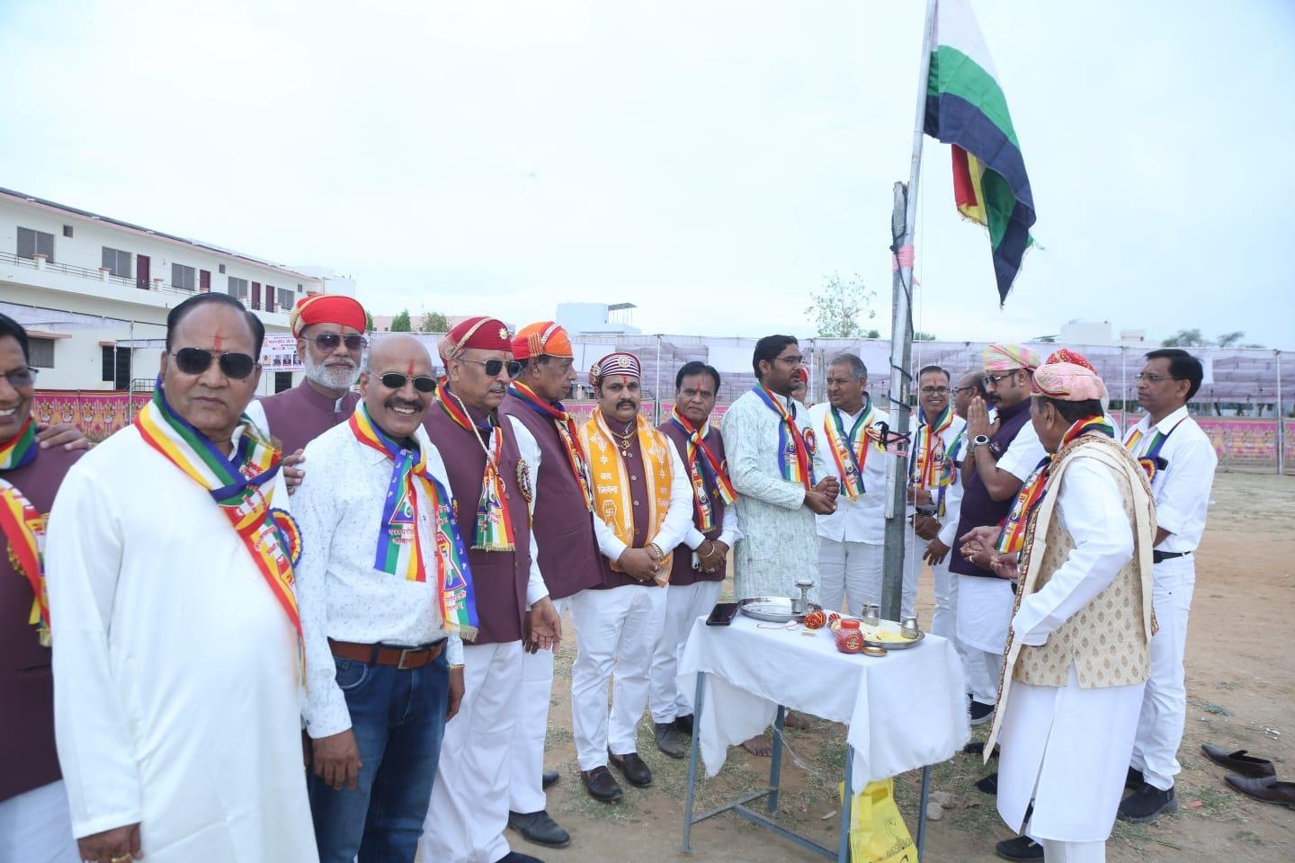 भगवान महावीर के जयकारों के साथ उपनगरीय क्षेत्र में निकली भव्य शोभायात्रा