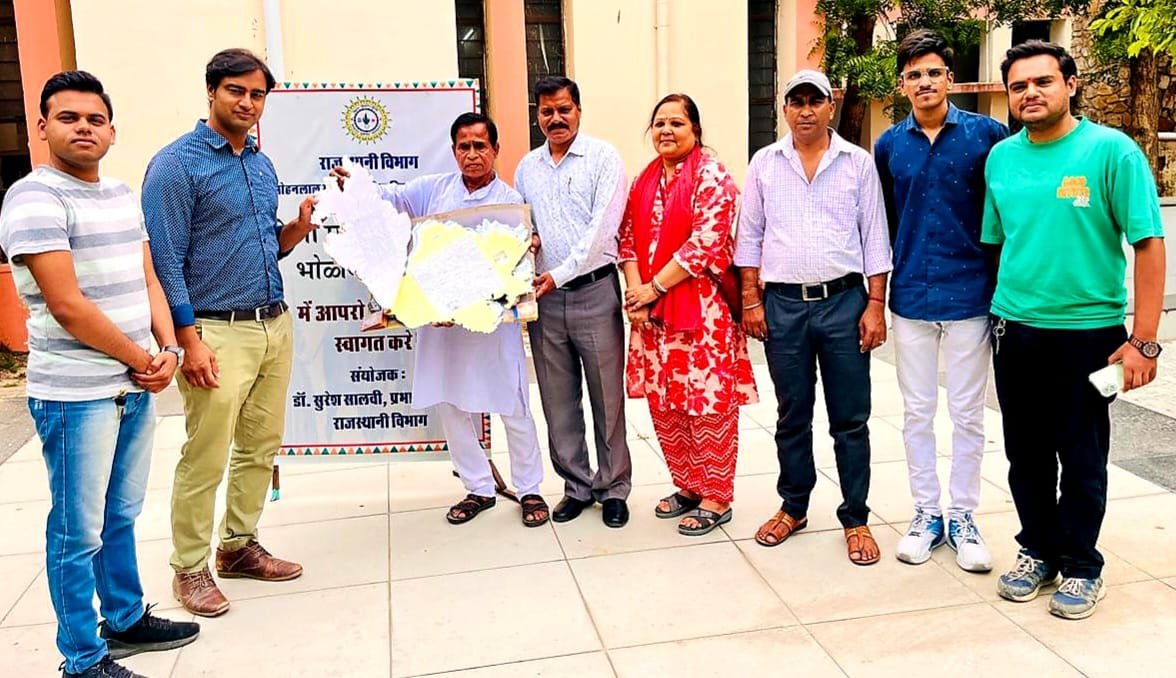 चंद्र प्रकाश चित्तौड़ा की राजस्थान मानचित्र रूपी पुस्तक का विमोचन
