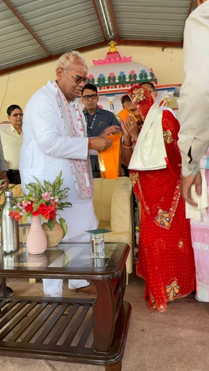वीर प्रसूताओं के चरणों में नतमस्तक हुई सरकार