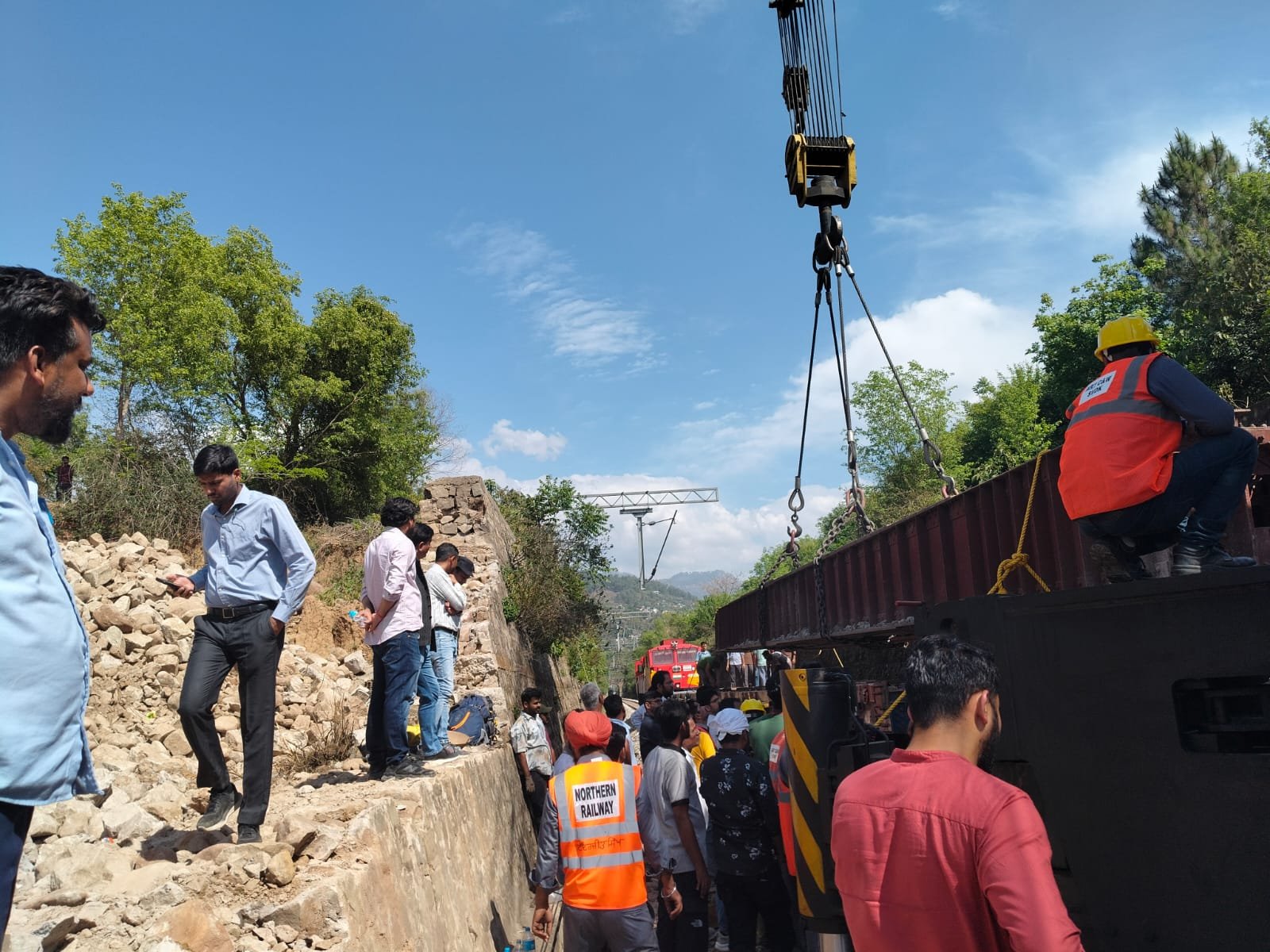 जम्मू मंडल के पुल संख्या 163 पर ट्रेनों की गति बहाली हेतु उत्तर रेलवे ने लिया ‘मेगा ब्लॉक‘