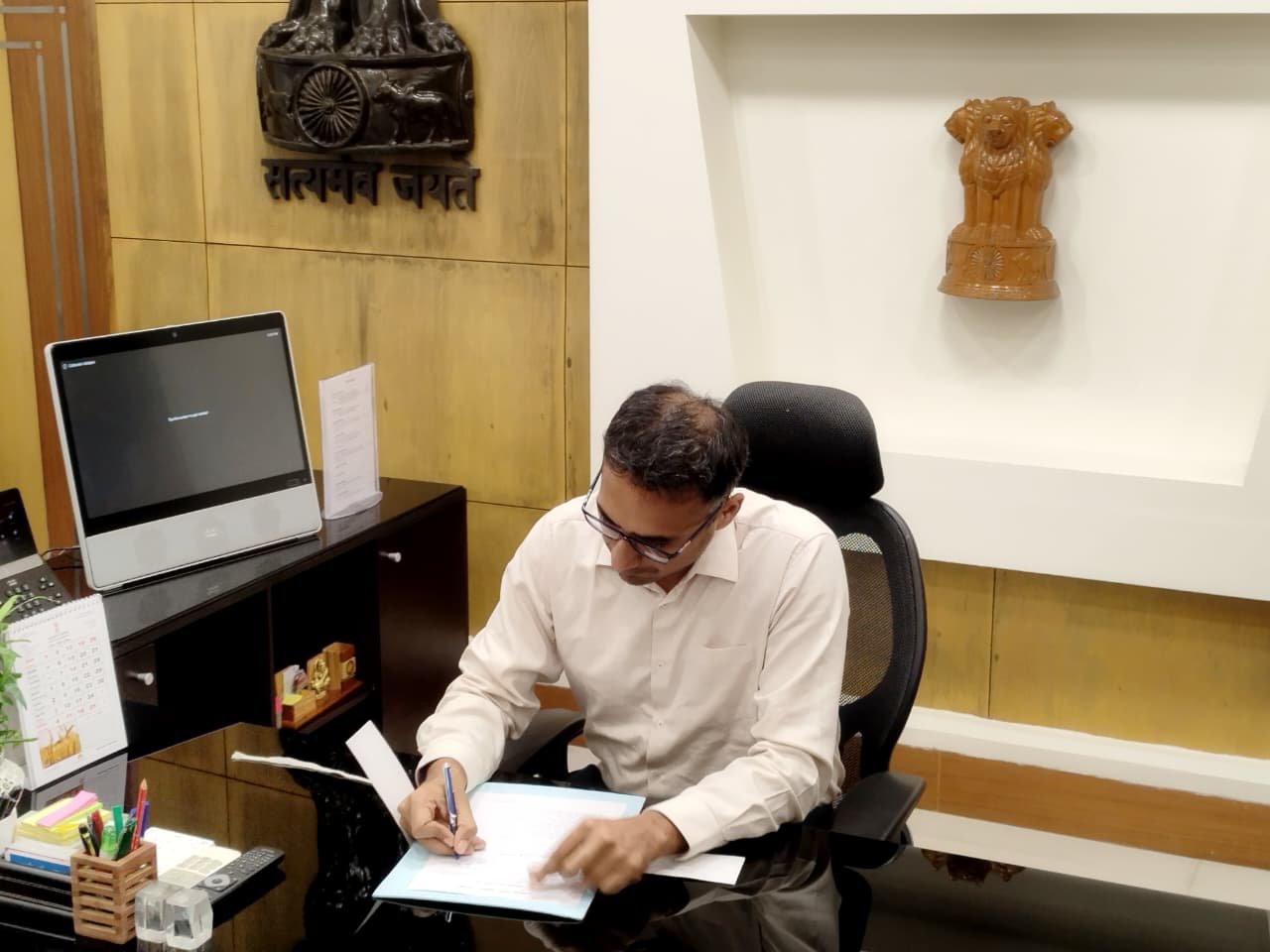 Newly appointed District Collector Gaurav Agarwal assumes charge