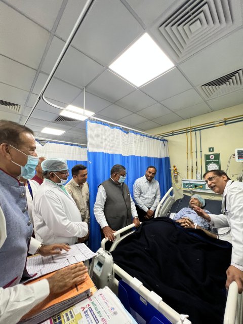 ####Governor Kataria Visits Ailing BJP Veteran Chordia