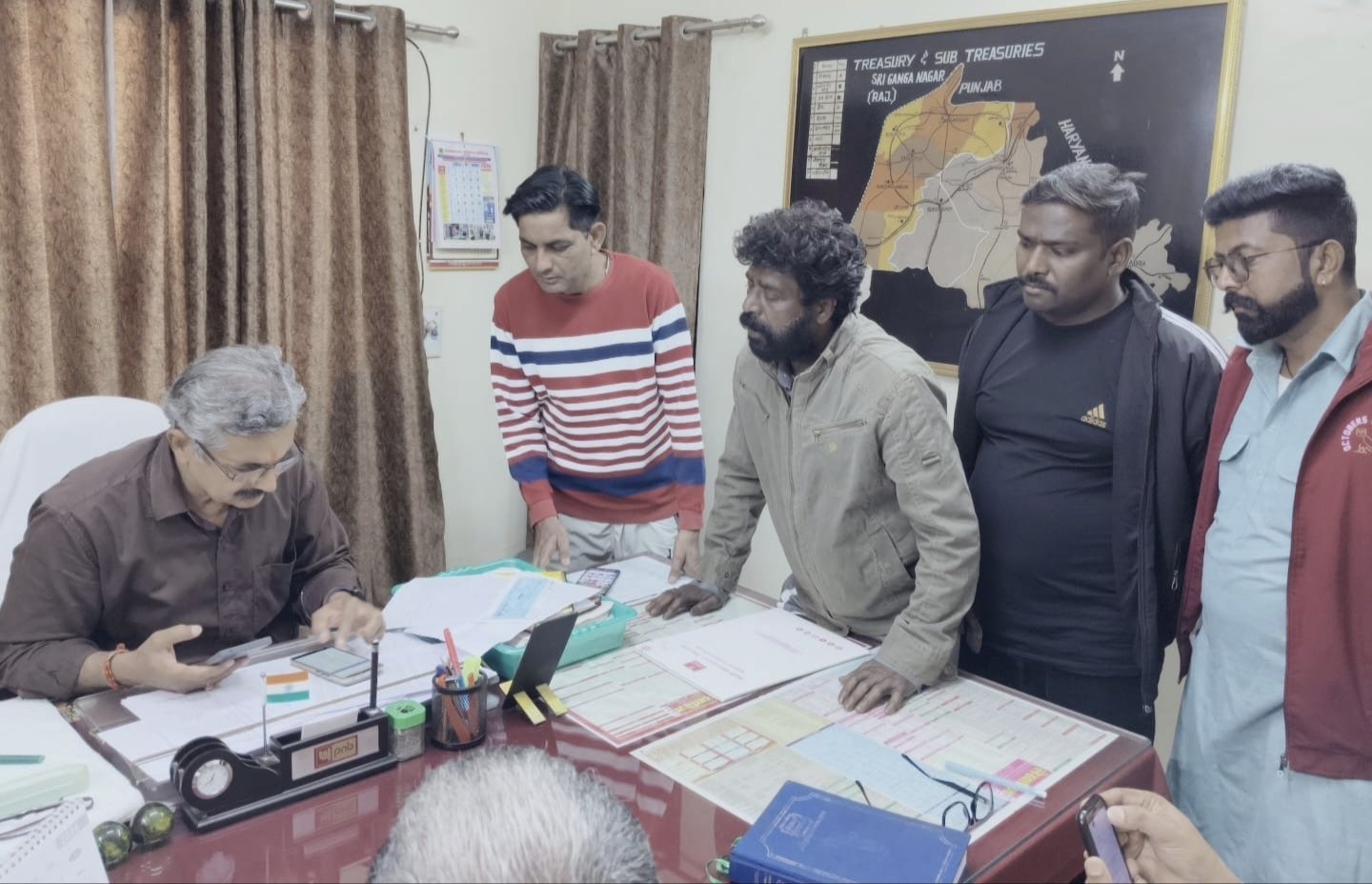 सफाई कर्मचारियों के परिवार के पालन पोषण में हो रही है दुविधा: उमेश वाल्मीकि व अनिल धारीवाल