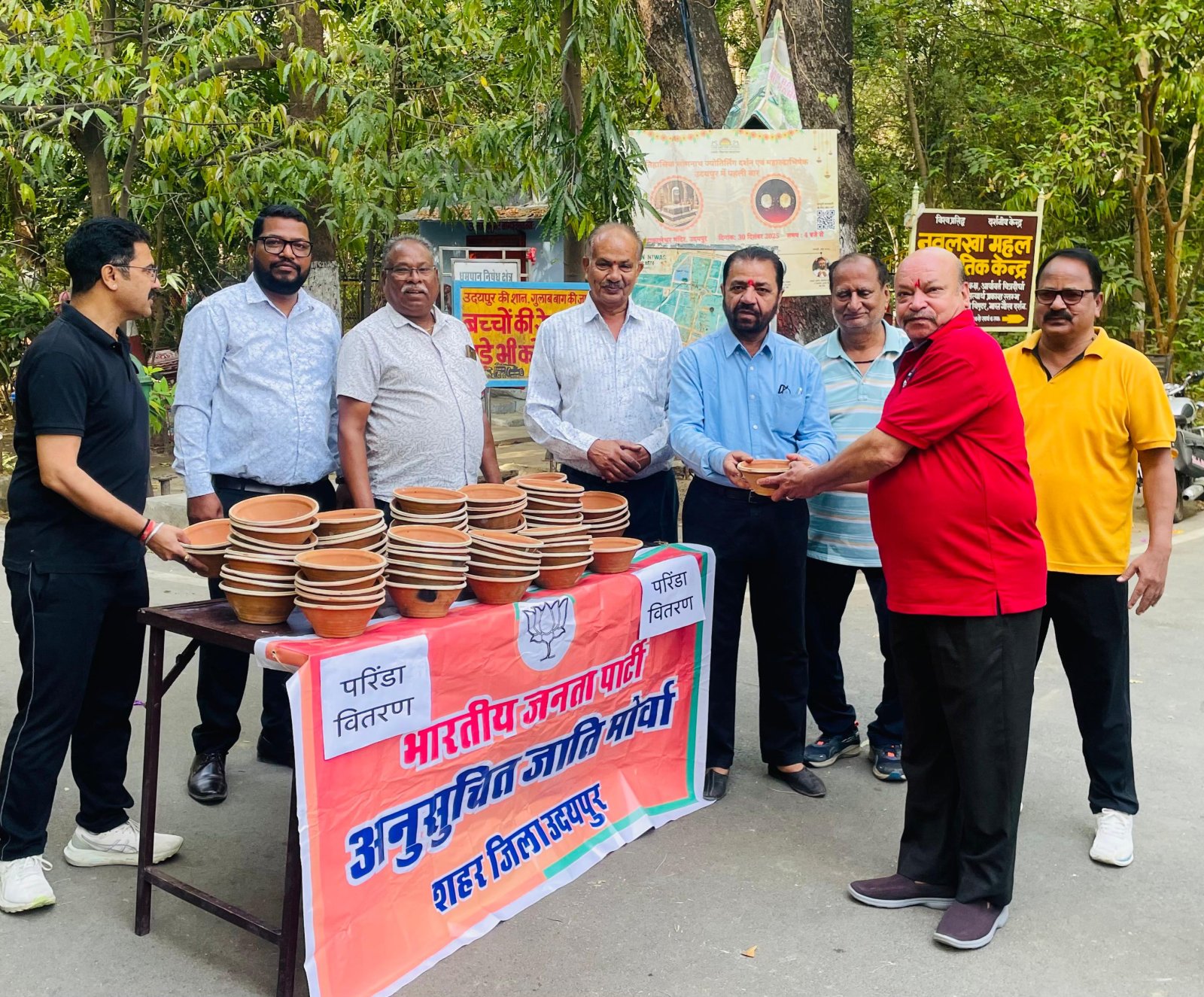 BJP SC Morcha Distributes Water Pots on Foundation Day, Sends Message of Public Service