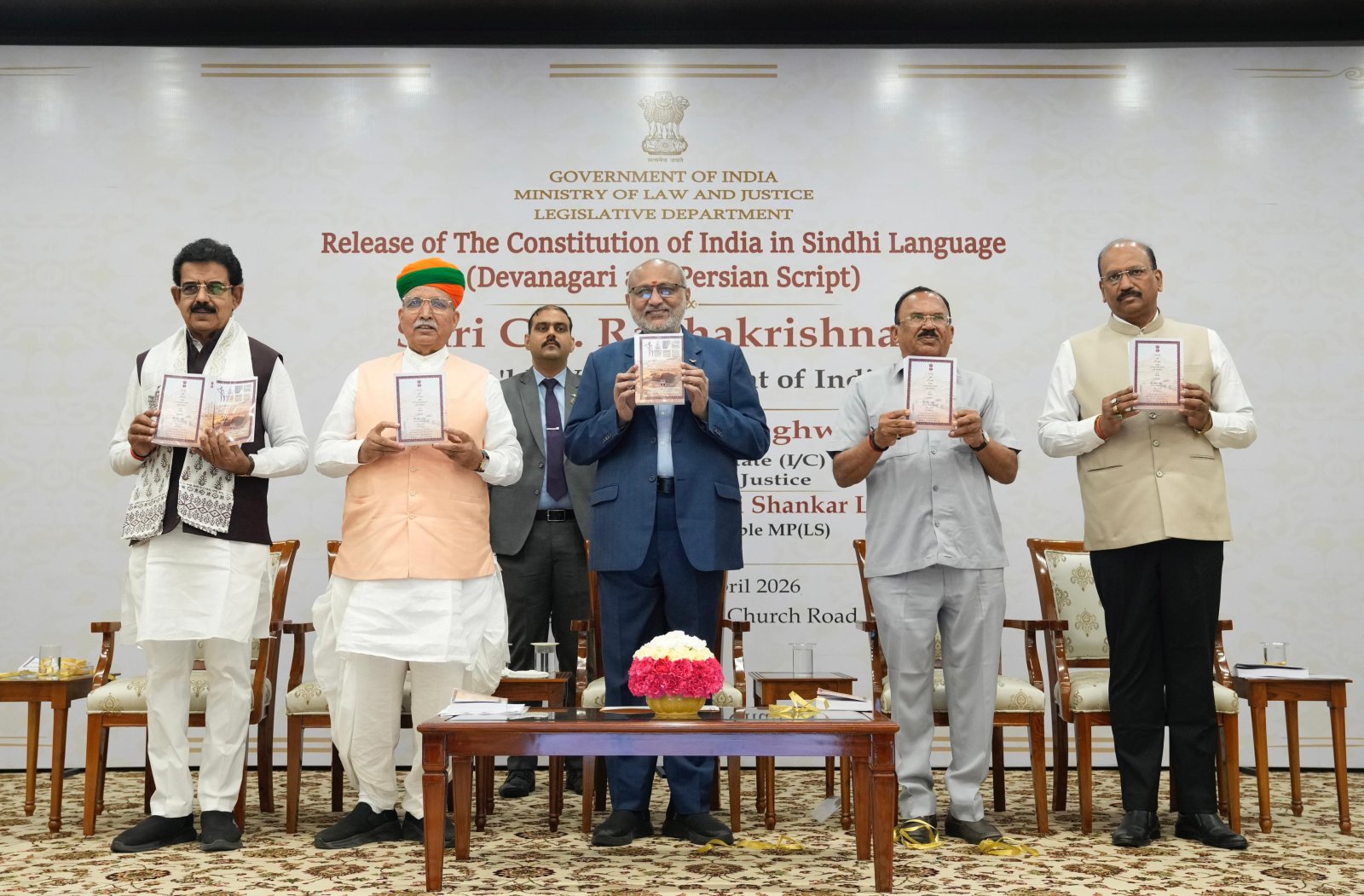 उप राष्ट्रपति श्री सी पी राधाकृष्णन ने सिंधी भाषा दिवस पर भारतीय संविधान के सिंधी भाषा देवनागरी और फारसी लिपि में प्रकाशित पुस्तकों का किया विमोचन