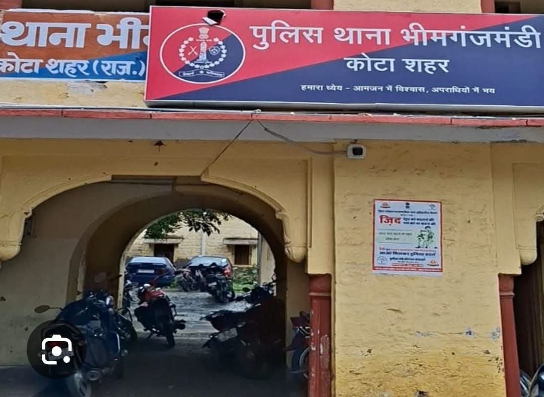 ए एस आई रविन्द्र यादव का डंडा गरीब चाय वालो पर,गरीब के चूल्हे पर पानी डाला