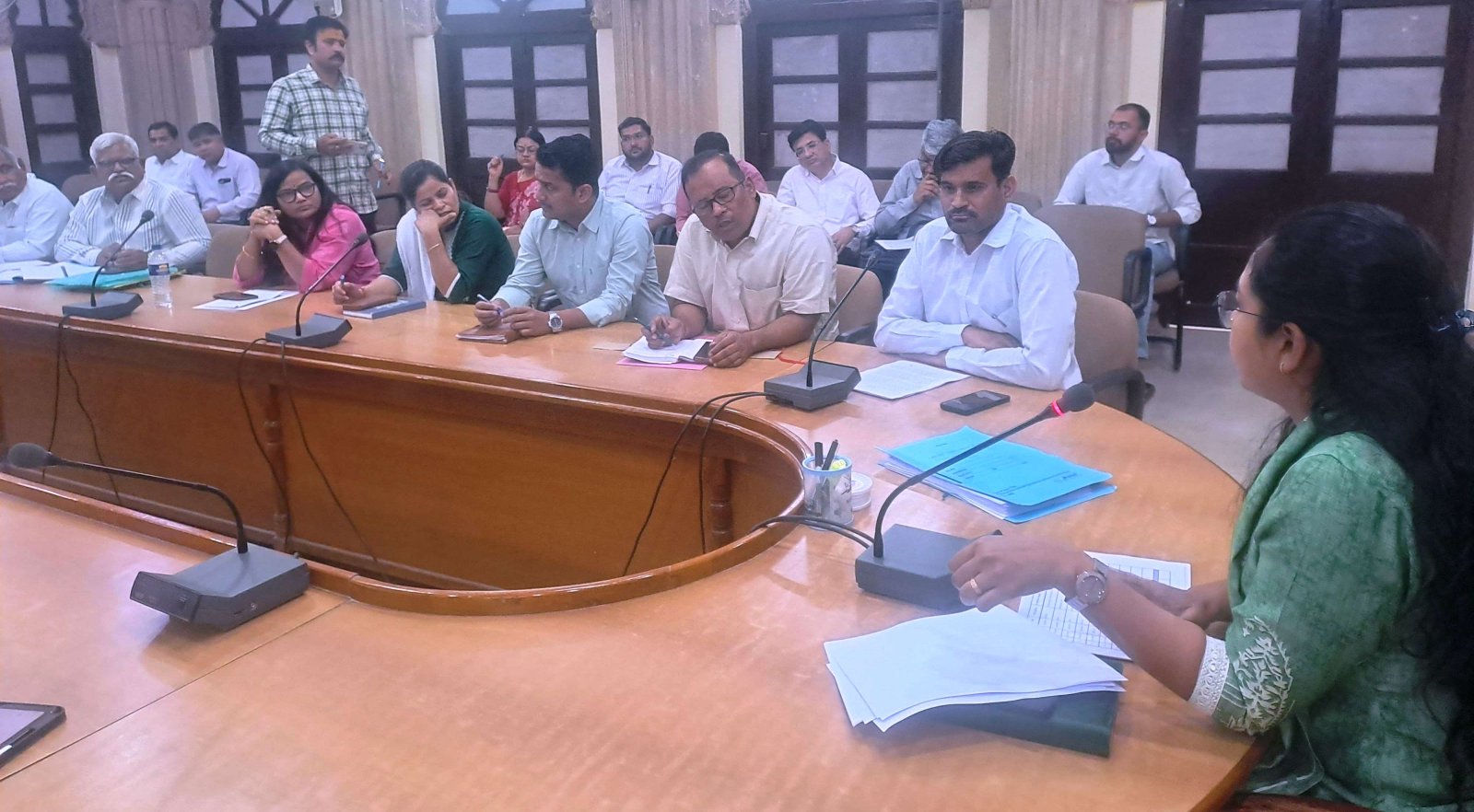 मुख्यमंत्री विकसित ग्राम अभियान के संबंध में जिला कलक्टर ने ली बैठ , दिए अधिकारियों को निर्देश