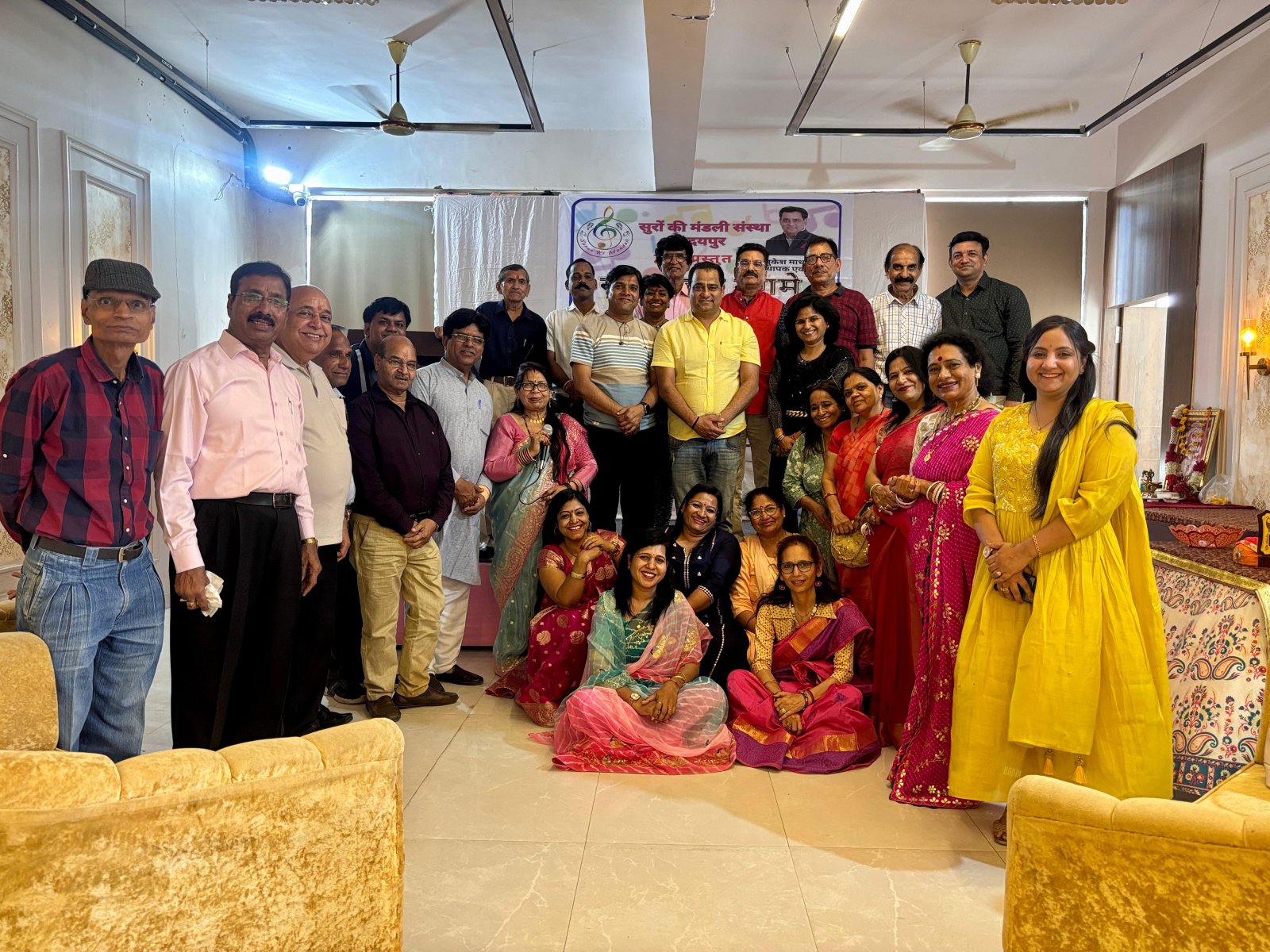 सदाबहार नगमों से सजी सुरों की मंडली की महफिल, मधुर धुनों ने बांधा समां, भावुक पल में आशा ताई को दी श्रद्धांजलि