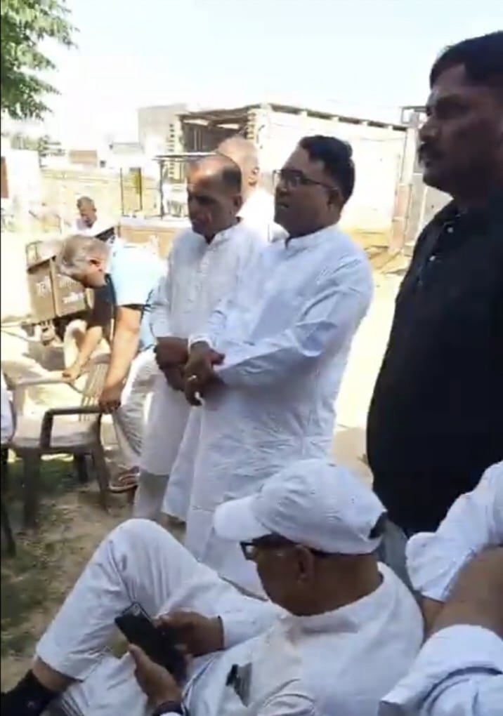 नेतेवाला से नरसिंहपुरा मांझूवास बरानी में कचरा संयंत्र स्थानांतरण का ग्रामीणों ने किया घोर विरोध