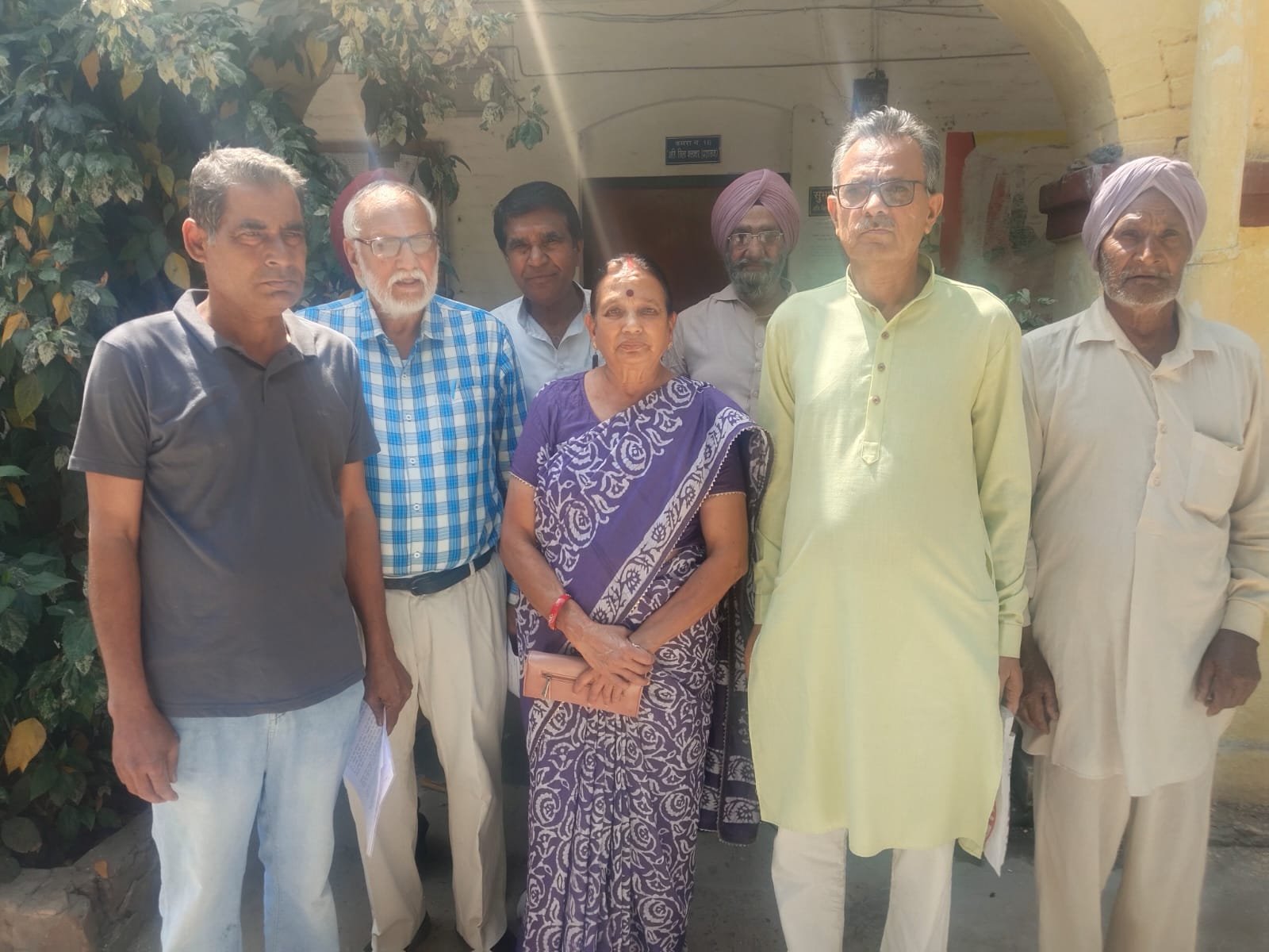 टोल वसूली बंद करने, एसपी पर गेहूं की खरीद और अतिक्रमण हटाने की मांगों का कलेक्टर को ज्ञापन दिया