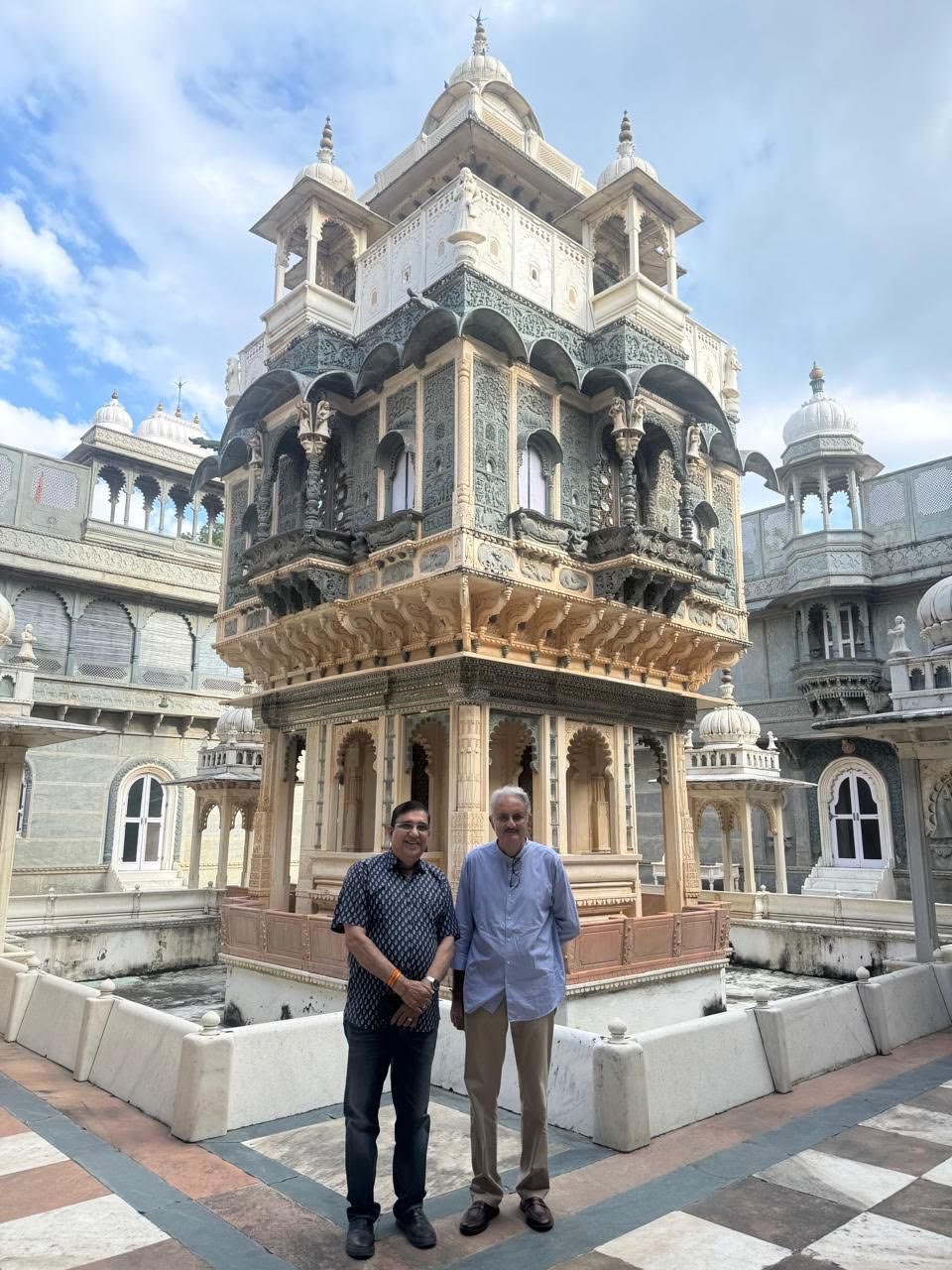 विश्व धरोहर दिवस 18 अप्रैल पर विशेष *डूंगरपुर का बेजोड़ स्थापत्य नमूना एक थम्बा महल*
